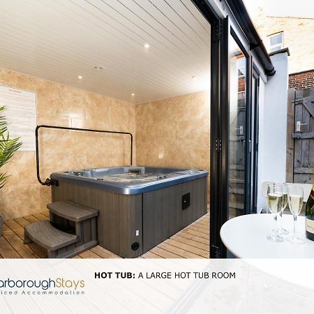 Scarborough Stays - Luxury Townhouse Ideal For Large Groups - Hot Tub 外观 照片