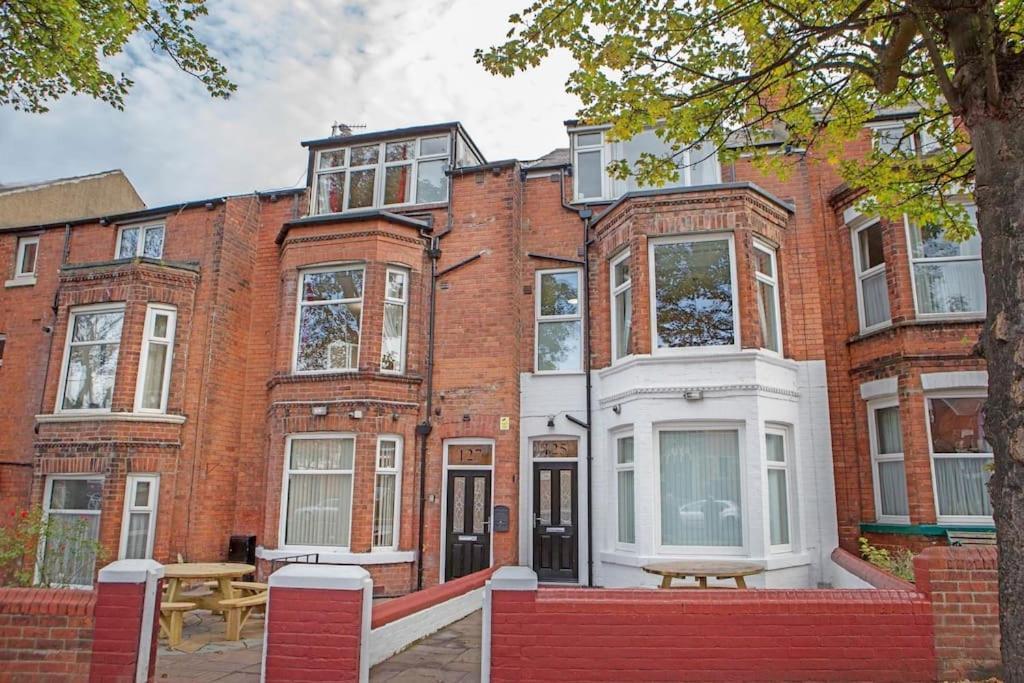 Scarborough Stays - Luxury Townhouse Ideal For Large Groups - Hot Tub 外观 照片
