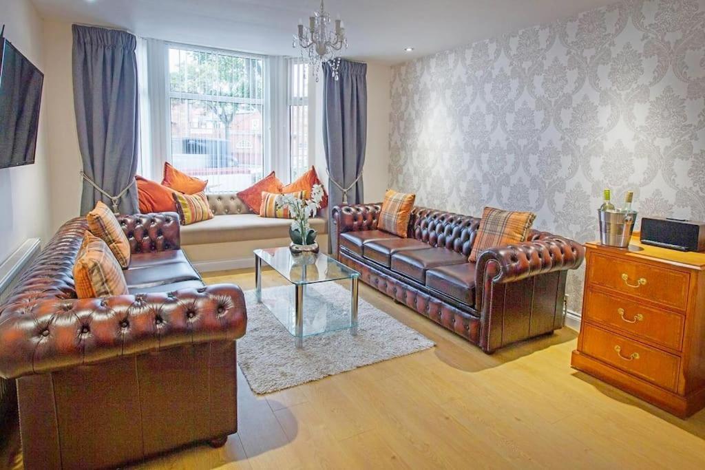 Scarborough Stays - Luxury Townhouse Ideal For Large Groups - Hot Tub 外观 照片